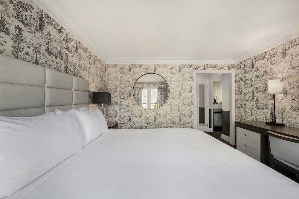 Deluxe Room, 1 King Bed