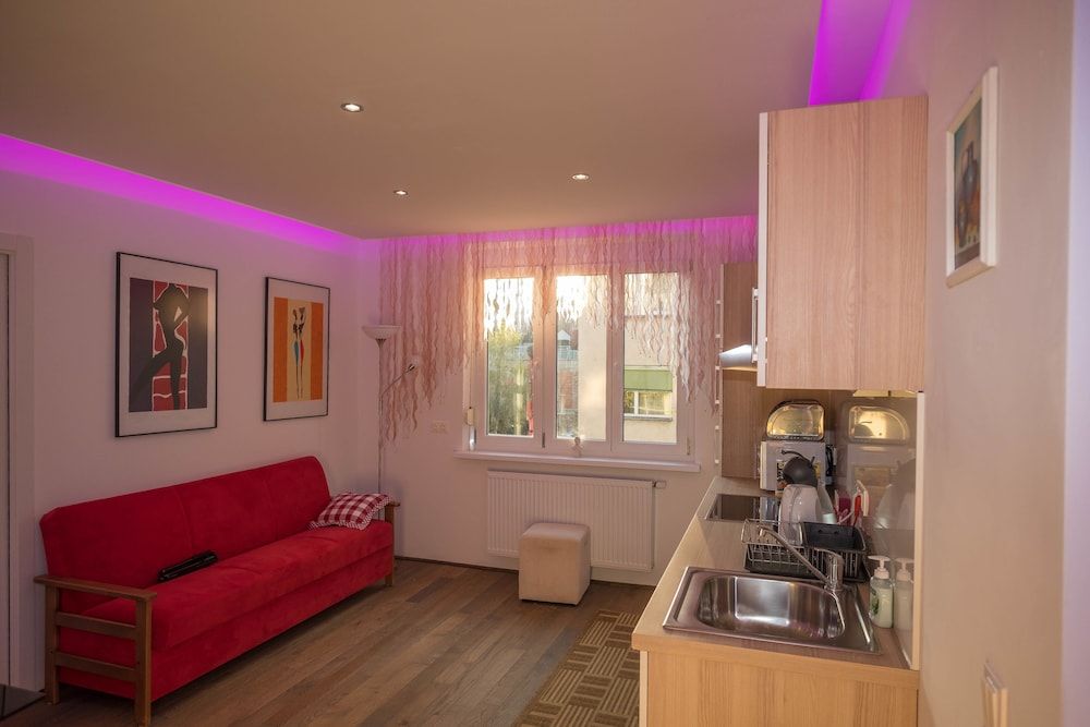 Senator Flats Apartment, 2 Bedrooms (incl. final cleaning fee € 25,-) 8