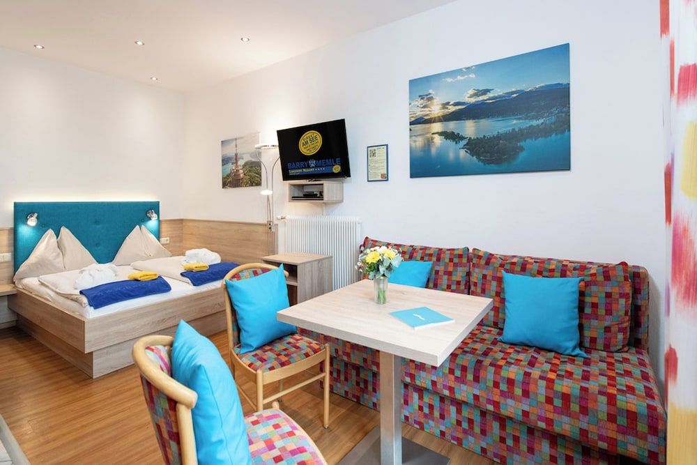 Barry Memle Lake Side Resort Double Room 7