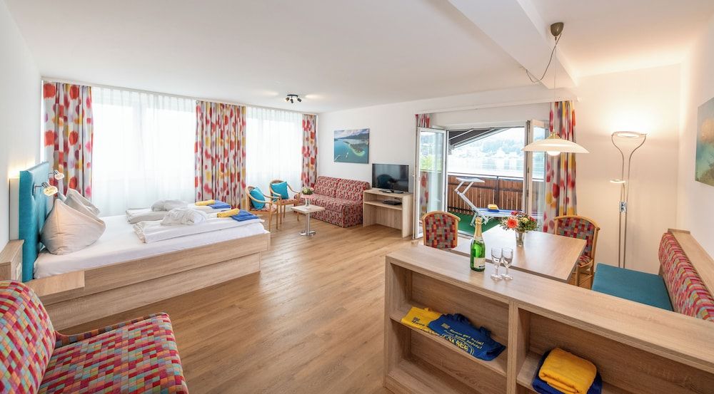 Barry Memle Lake Side Resort Double Room 2