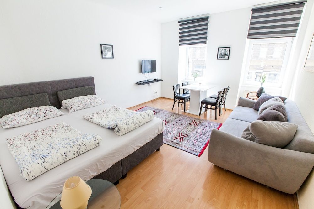 undefined Central Apart 1 Min to Metro and Garage