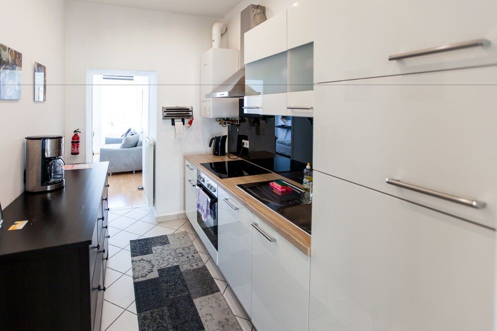 undefined Central Apart 1 Min to Metro and Garage 8