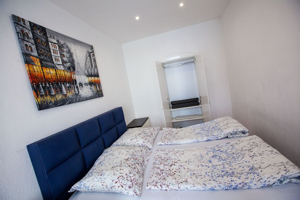 undefined Central Apart 1 Min to Metro and Garage 2