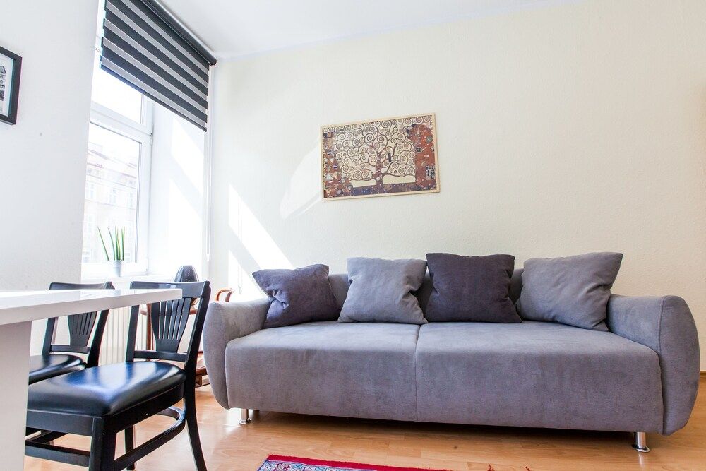 Central Apart 1 Min to Metro and Garage Family Apartment, 2 Bedrooms (with garage) 13