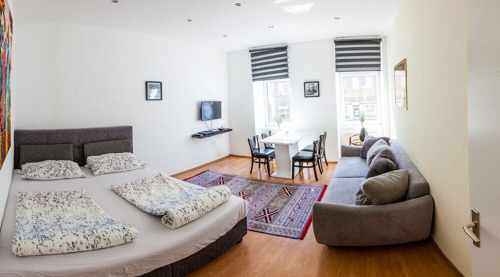 undefined Central Apart 1 Min to Metro and Garage 5