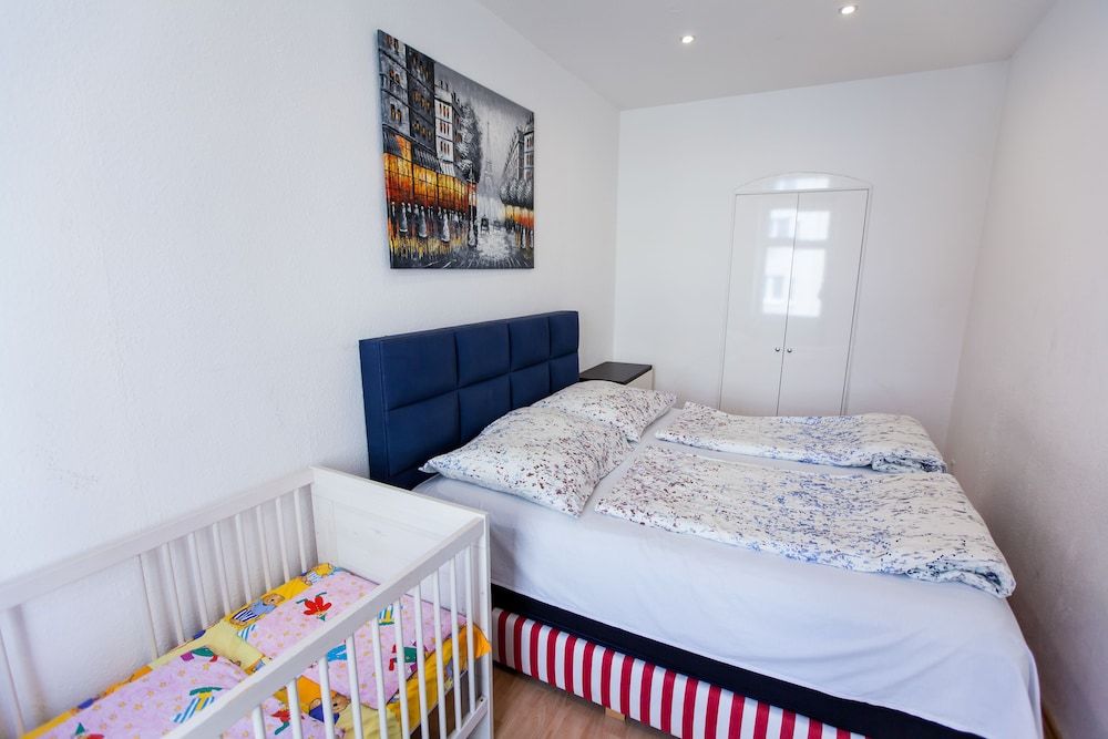 undefined Central Apart 1 Min to Metro and Garage 3