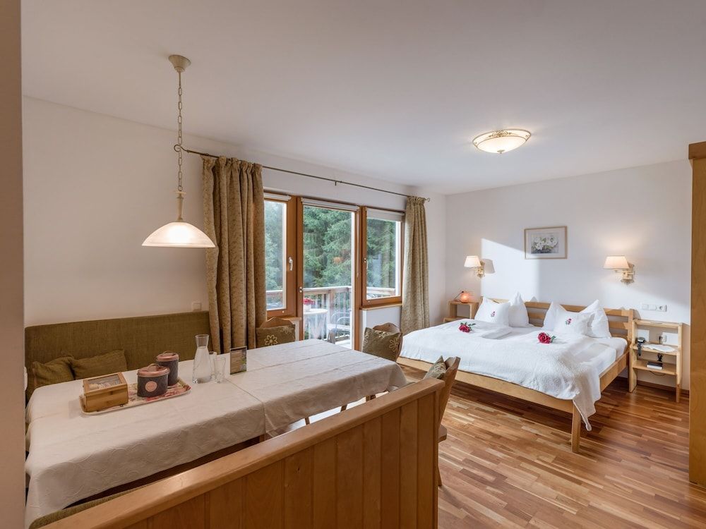 Panoramic Apartment, 3 Bedrooms, Balcony, Garden View