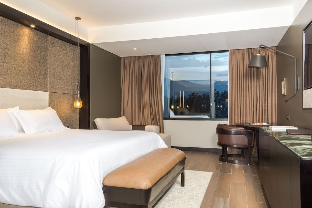 Eb hotel By Eurobuilding Quito Airport Deluxe Room, 1 King Bed, Mountain View 2