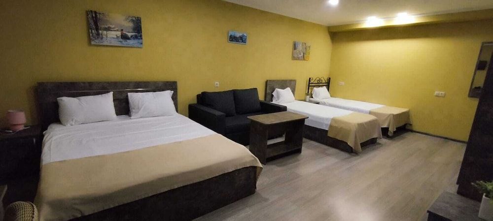 Hotel Nabadi Family Room 2