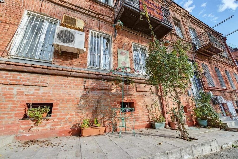 undefined HOUSE 52 6