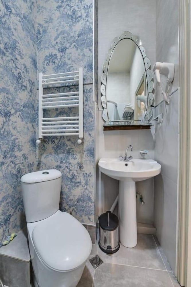 undefined HOUSE 52 8