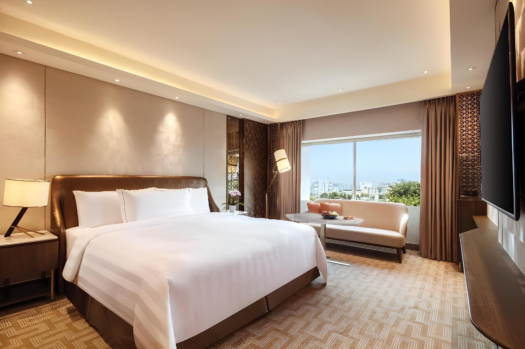 PARKROYAL Club Deluxe Room