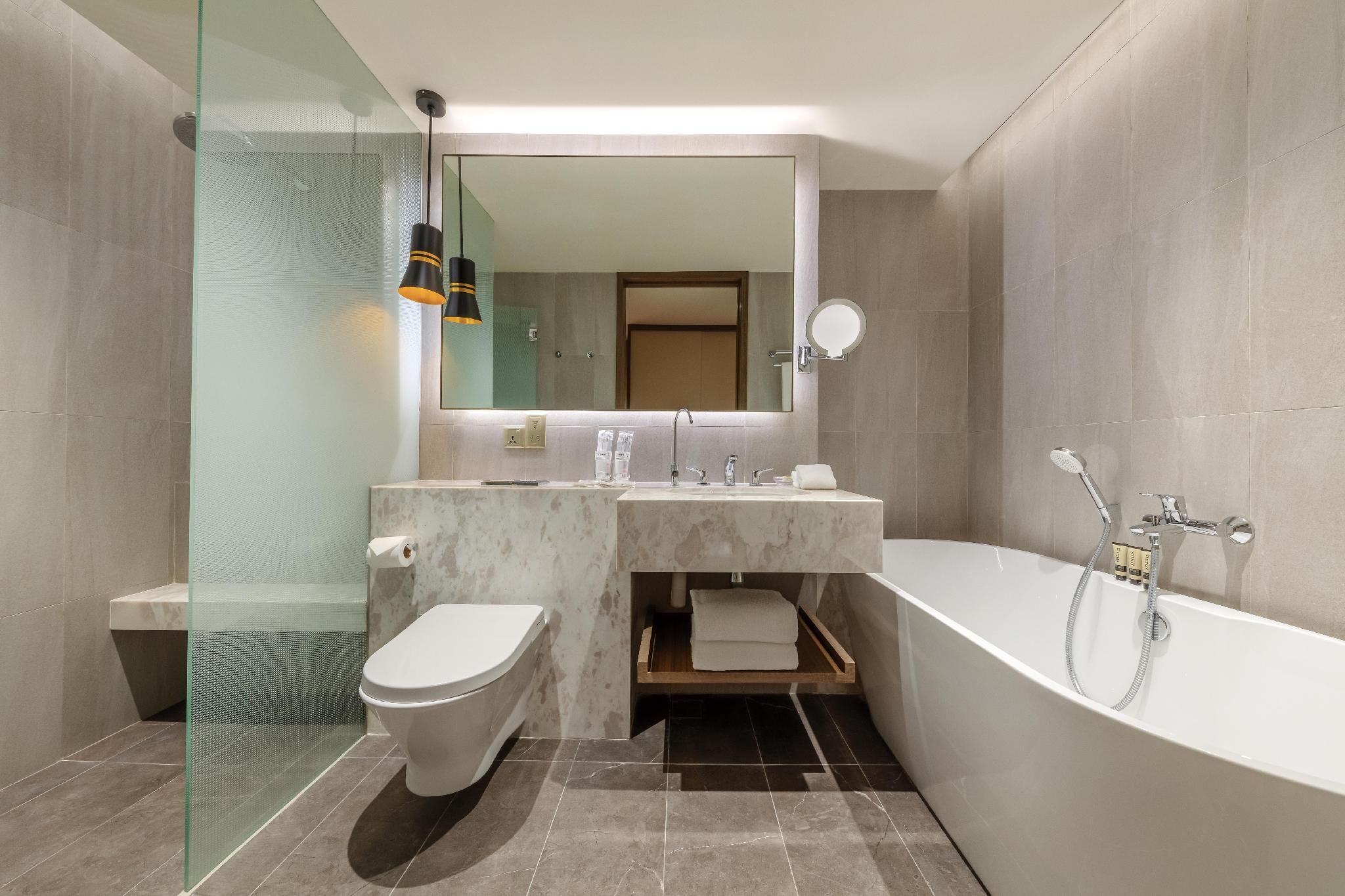 PARKROYAL Club Premier Room