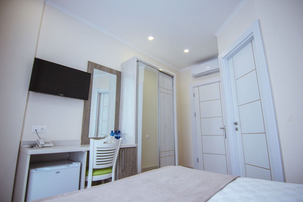 Hotel Green Glass Standard Double Room 2