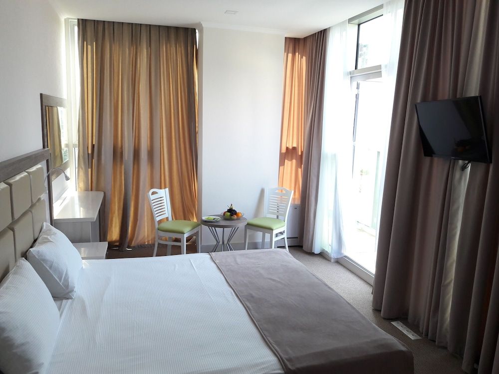 Hotel Green Glass Deluxe Room, Balcony 2