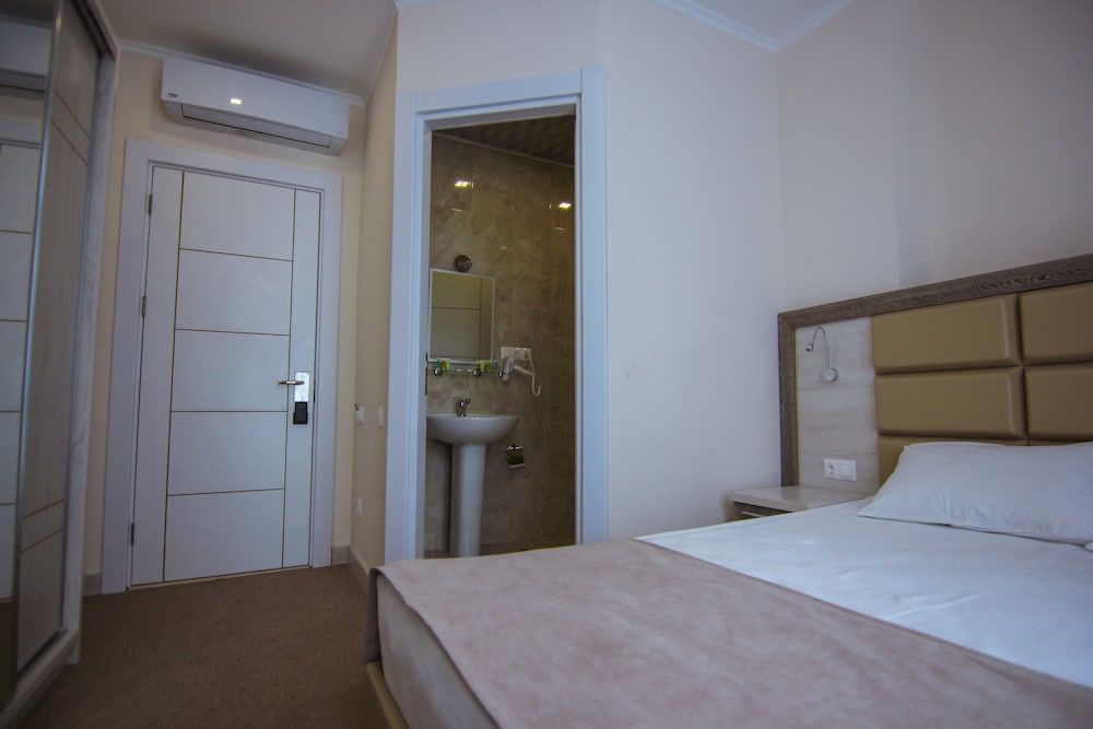 Hotel Green Glass Standard Double Room 4