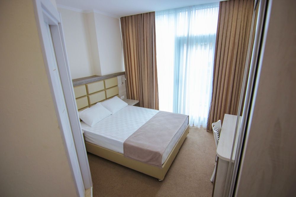 Hotel Green Glass Standard Double Room 3