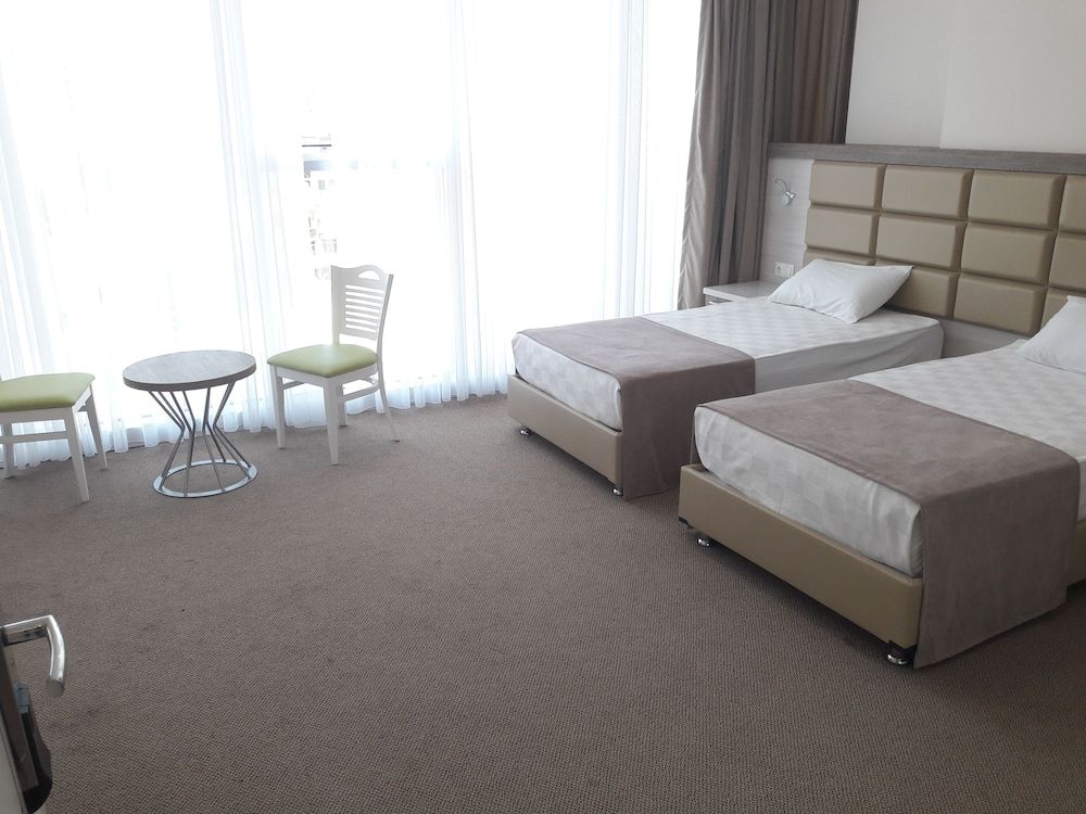 Hotel Green Glass Standard Twin Room 2