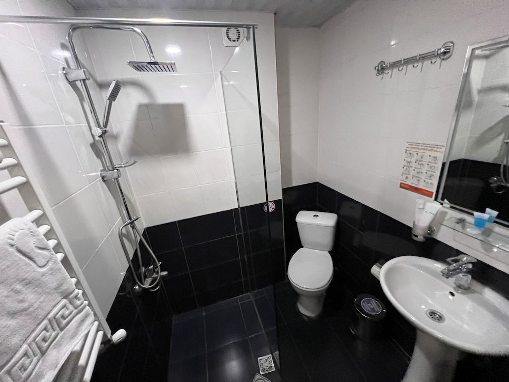 Hotel Voyager Standard Room, 1 King Bed, Balcony 7