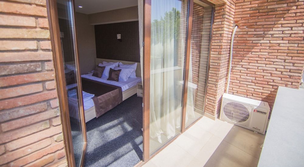 Hotel Voyager Standard Room, 1 King Bed, Balcony 8