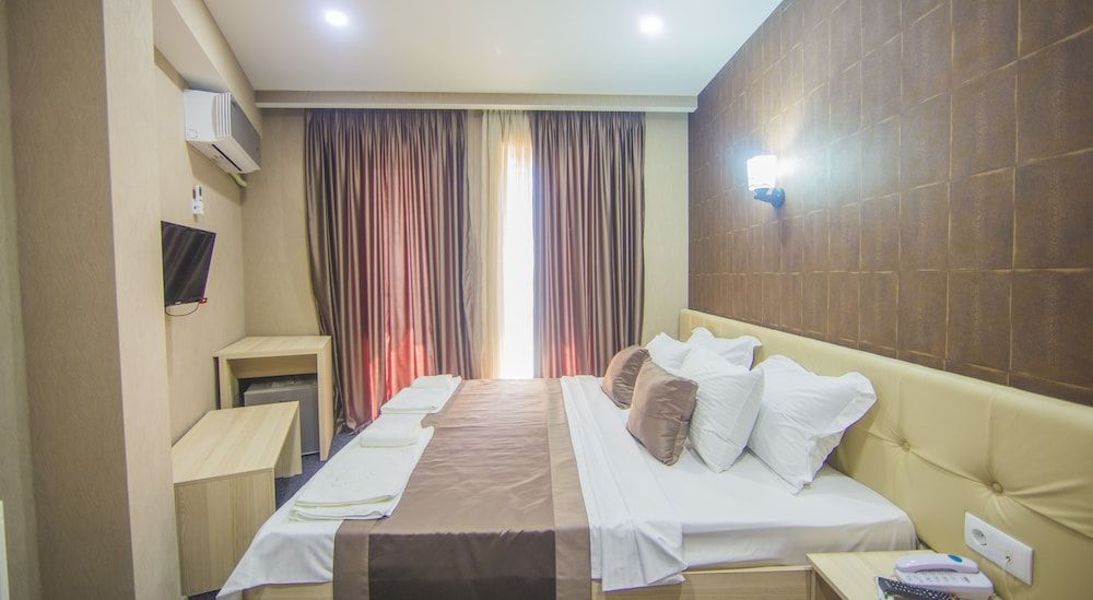 Hotel Voyager Standard Room, 1 King Bed, Balcony 2