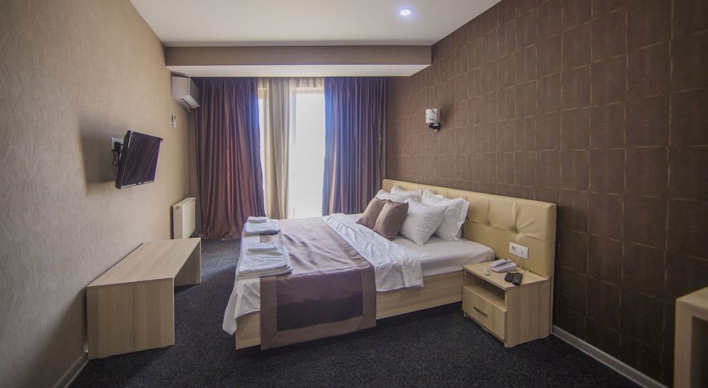 Hotel Voyager Standard Room, 1 King Bed, Balcony 3