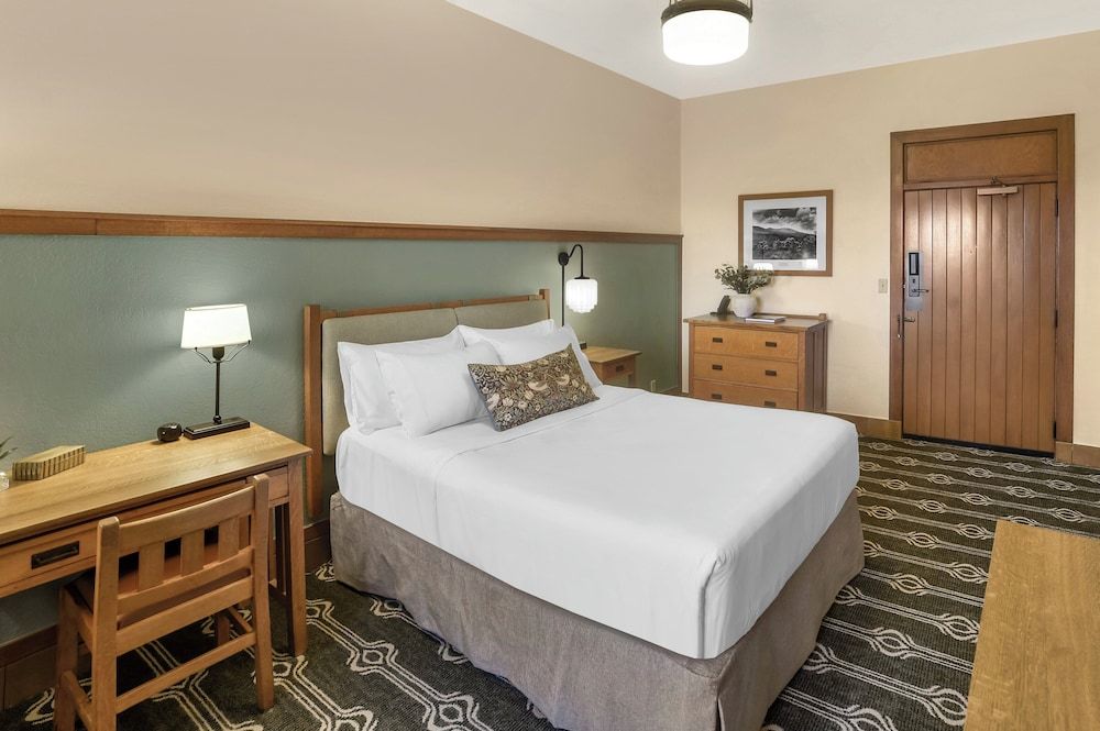 The Omni Grove Park Inn & Spa Traditional Room, 1 Queen Bed 2