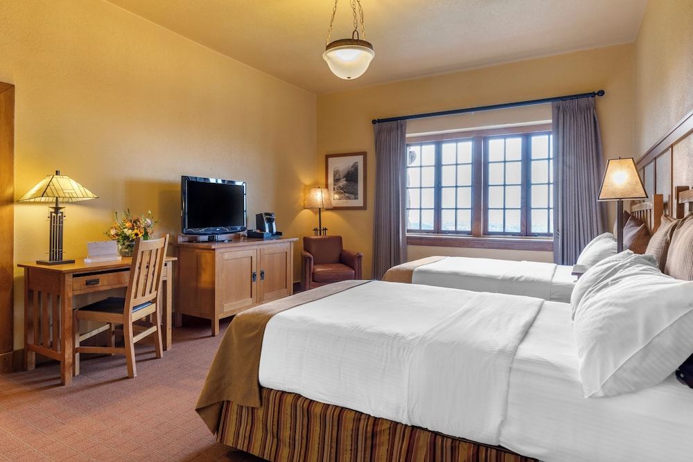 The Omni Grove Park Inn & Spa Deluxe Room, 2 Double Beds, Mountain View
