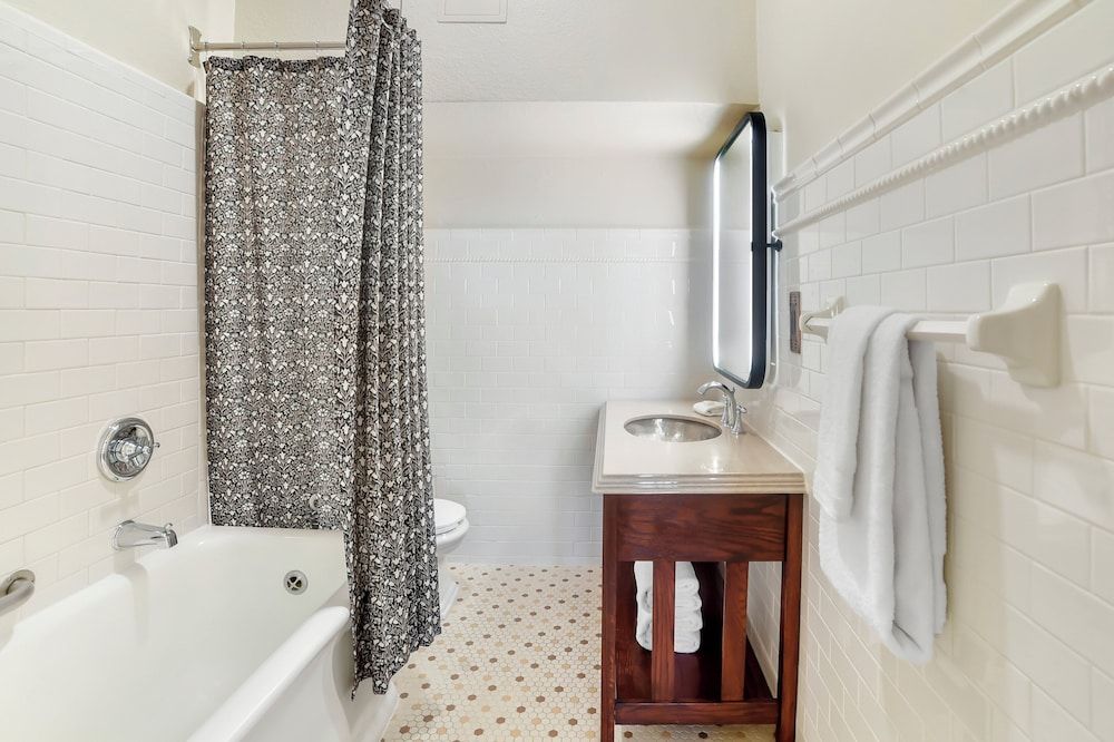 The Omni Grove Park Inn & Spa Traditional Room, 1 Queen Bed 3