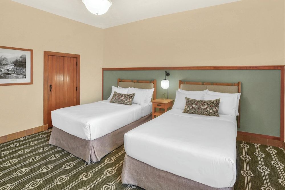 The Omni Grove Park Inn & Spa Deluxe Room, 2 Double Beds, Mountain View 2