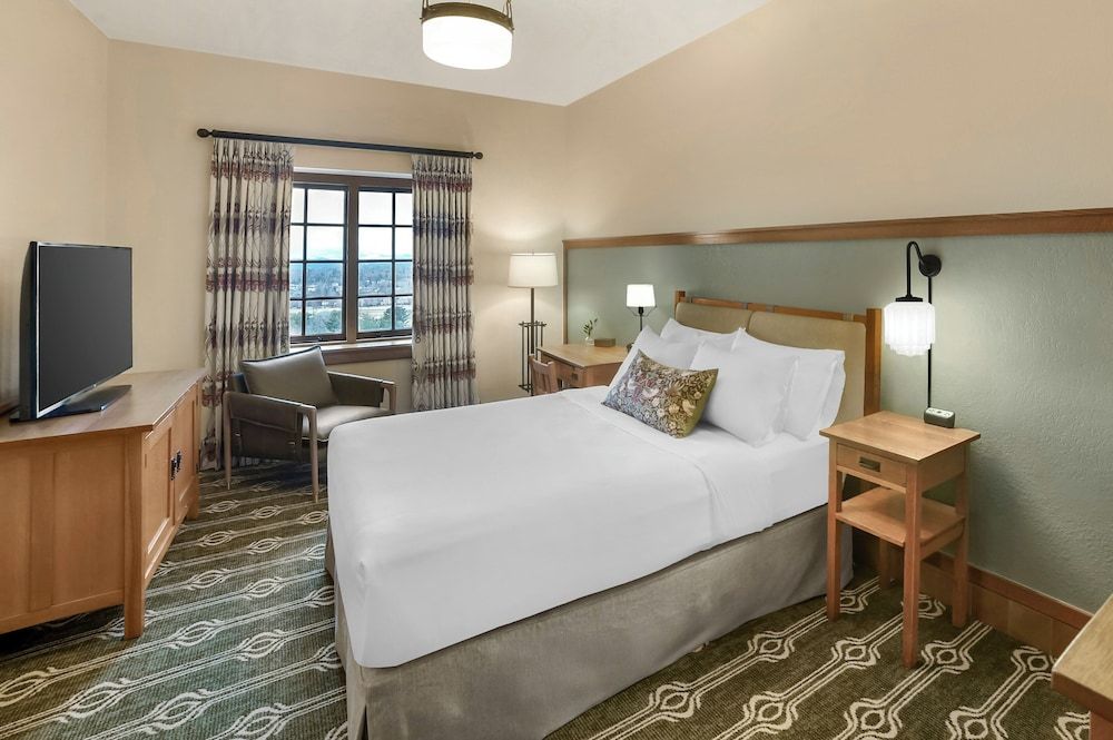 The Omni Grove Park Inn & Spa Traditional Room, 1 Queen Bed