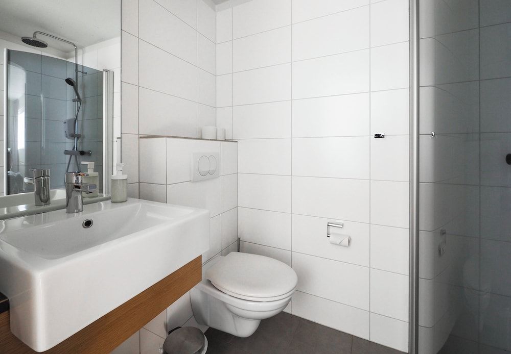 Farmhouse Lodge Triple Room, Shared Bathroom 5