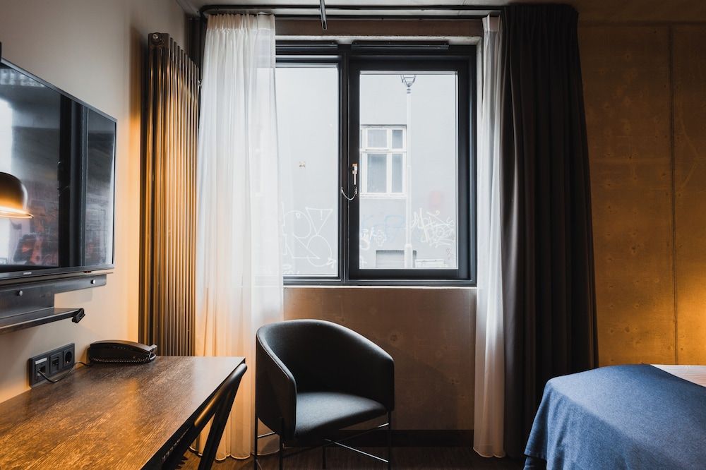 Exeter Hotel Economy Double or Twin Room (with Sauna & Gym Access) 8