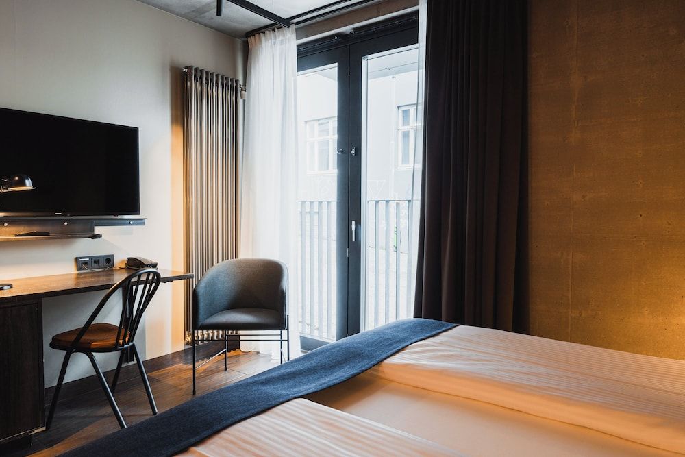 Exeter Hotel Economy Double or Twin Room (with Sauna & Gym Access) 9