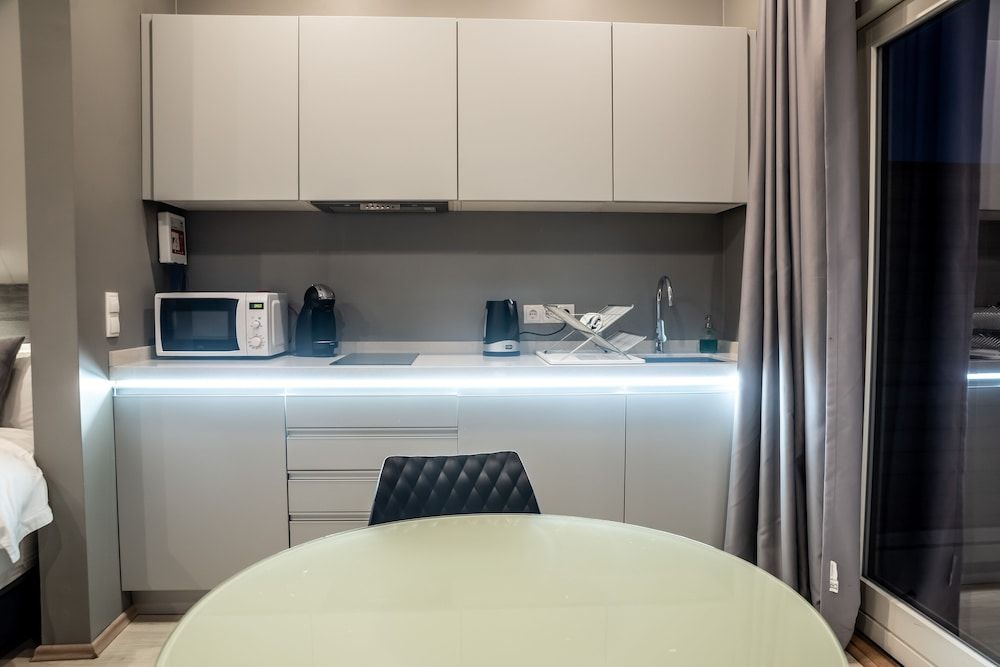 Black Beach Suites Studio, Ocean View 16