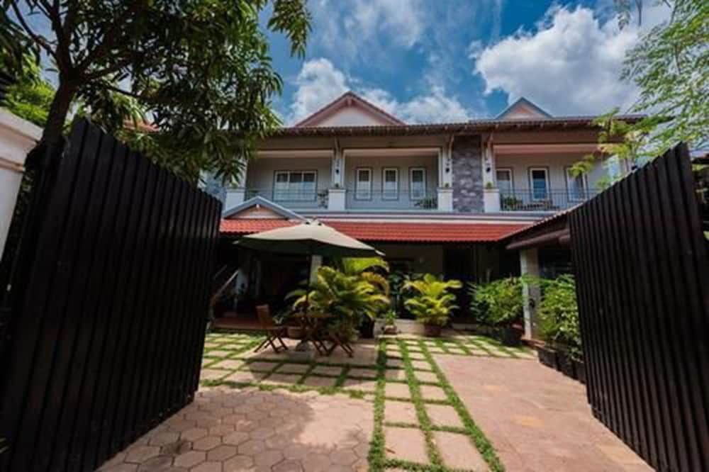 undefined Nika's House 4