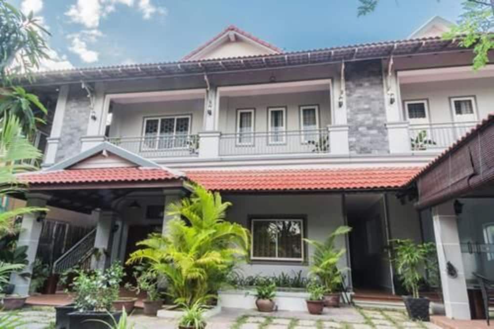 undefined Nika's House 7