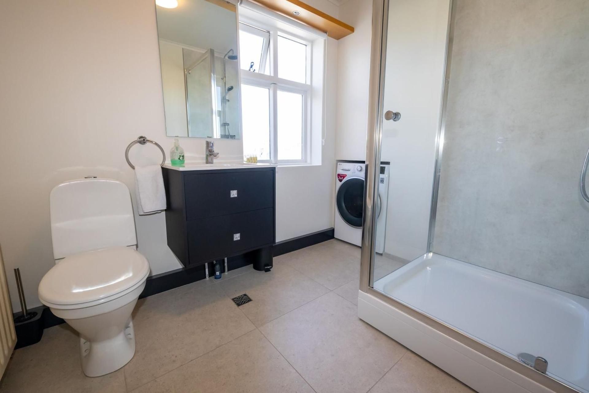 Steinaskjól Apartments - Strandgata Two-Bedroom Apartment