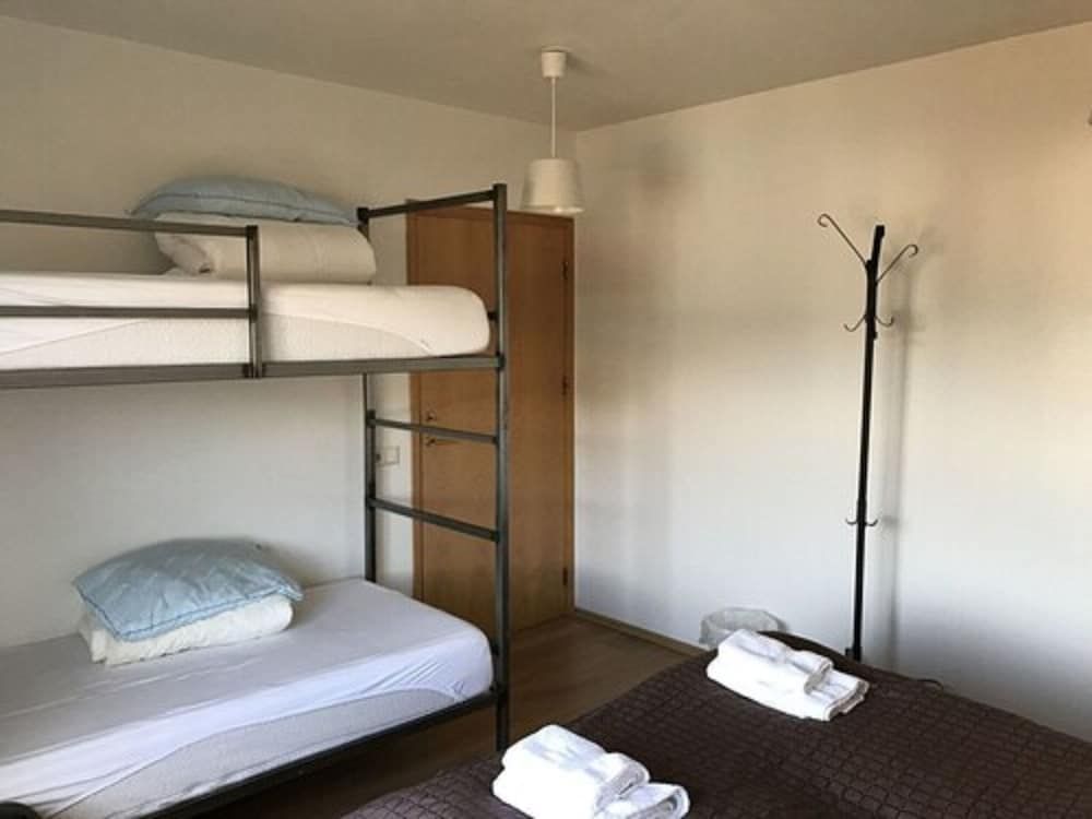 Framtid Hostel Quadruple Room, Shared Bathroom 2
