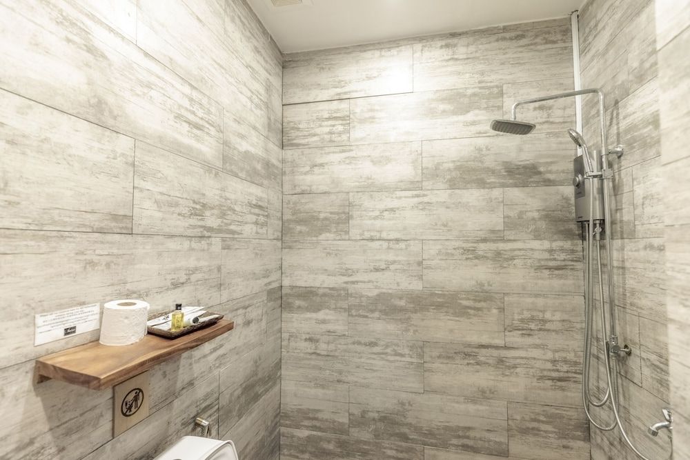 Sara Resort Deluxe Family Room Garden View 5