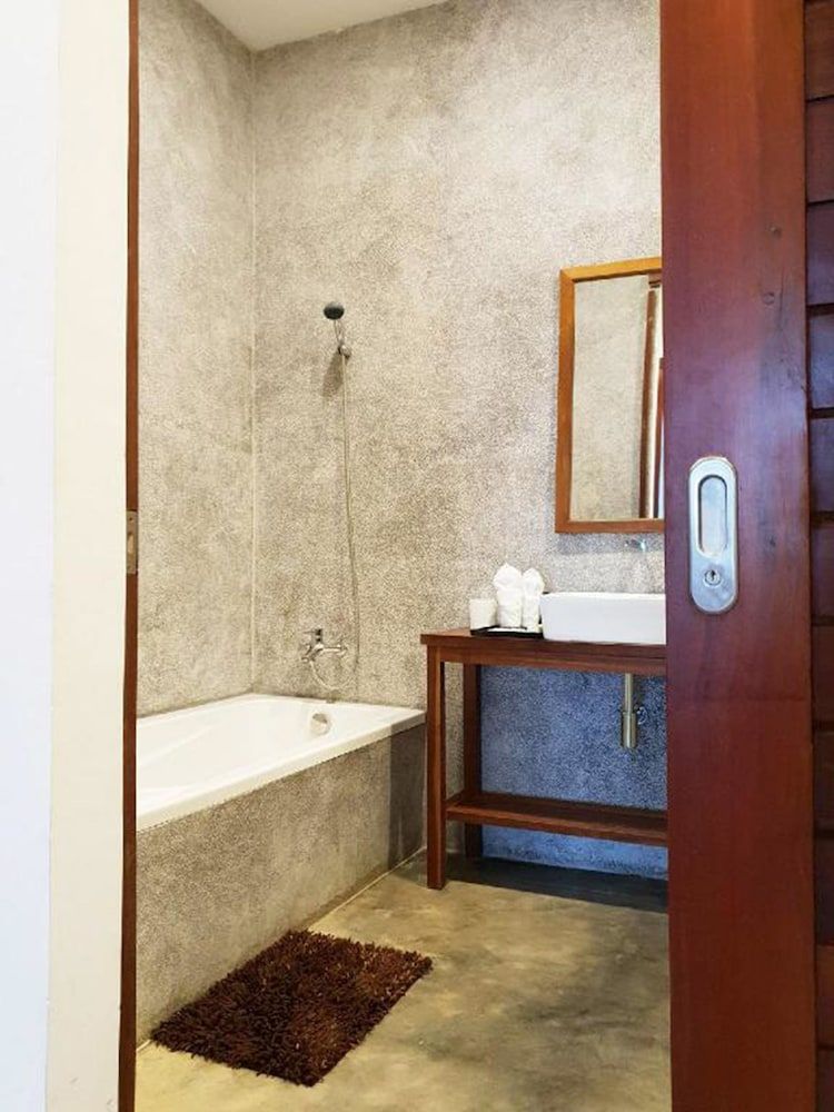 D.I Residence Boutique Hotel Premier Double Room, 1 King Bed, Balcony, Garden View 3