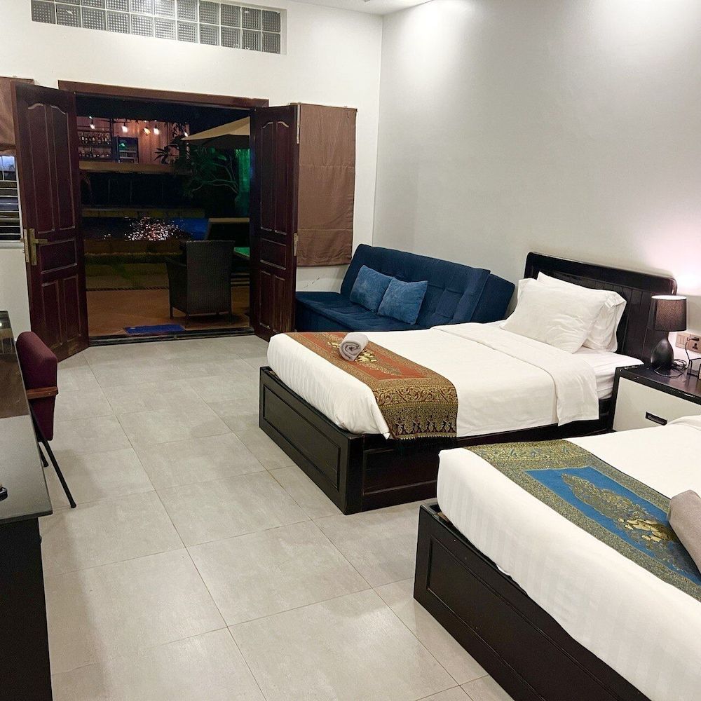 The Local Time Village Deluxe Twin Room with Bathtub 4