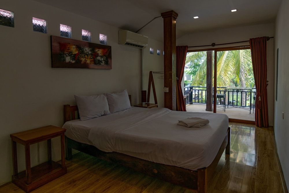 Samathi Lake Resort Deluxe Double Room, Balcony (Air-con) 2