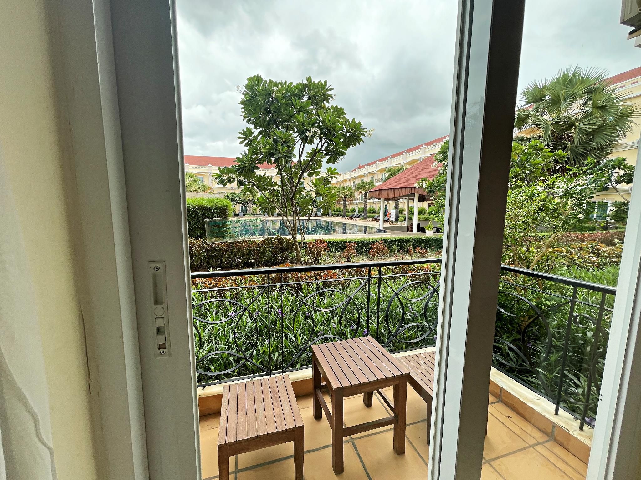 Superior Pool View King Room