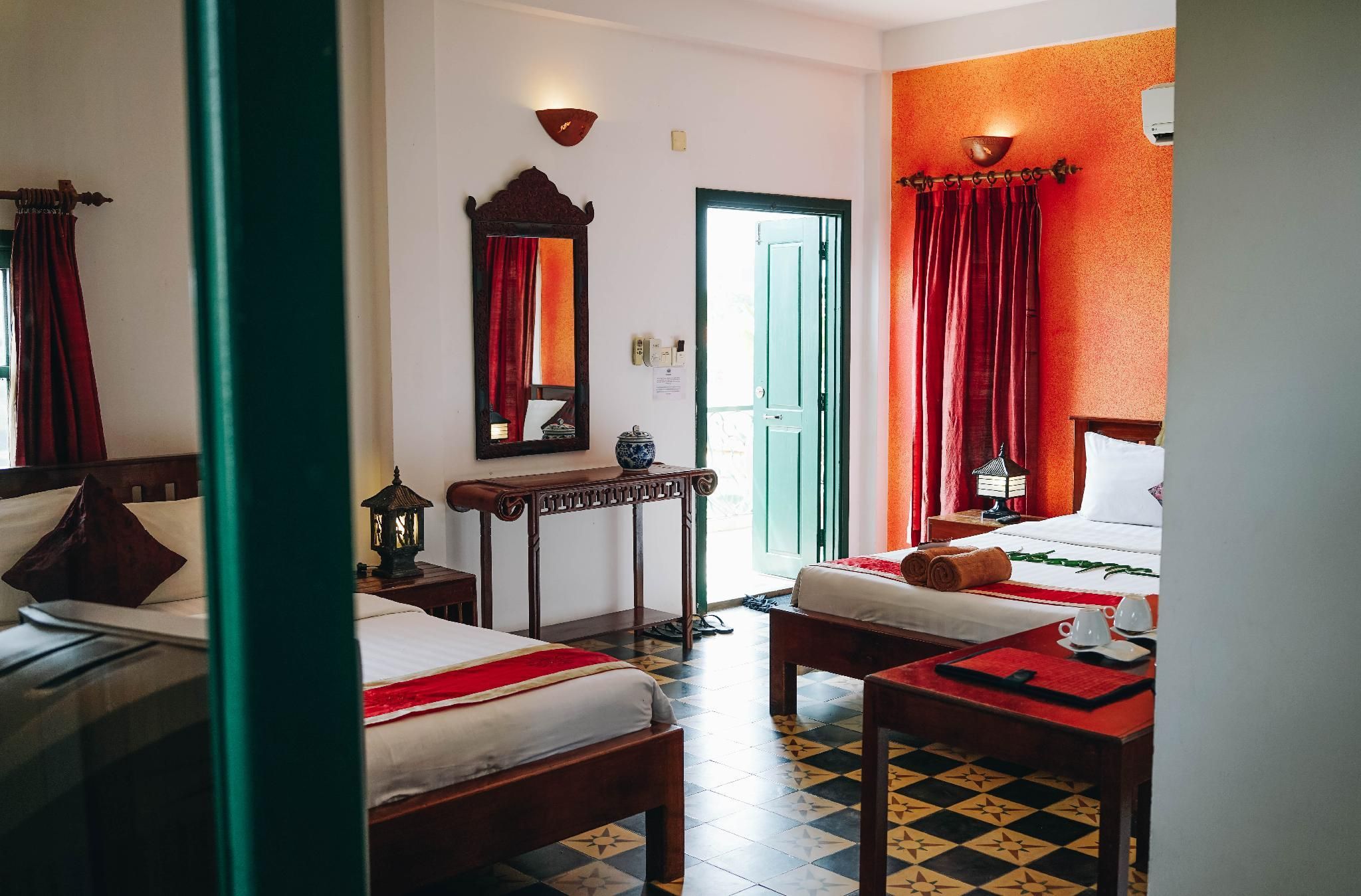 Deluxe Twin With Balcony