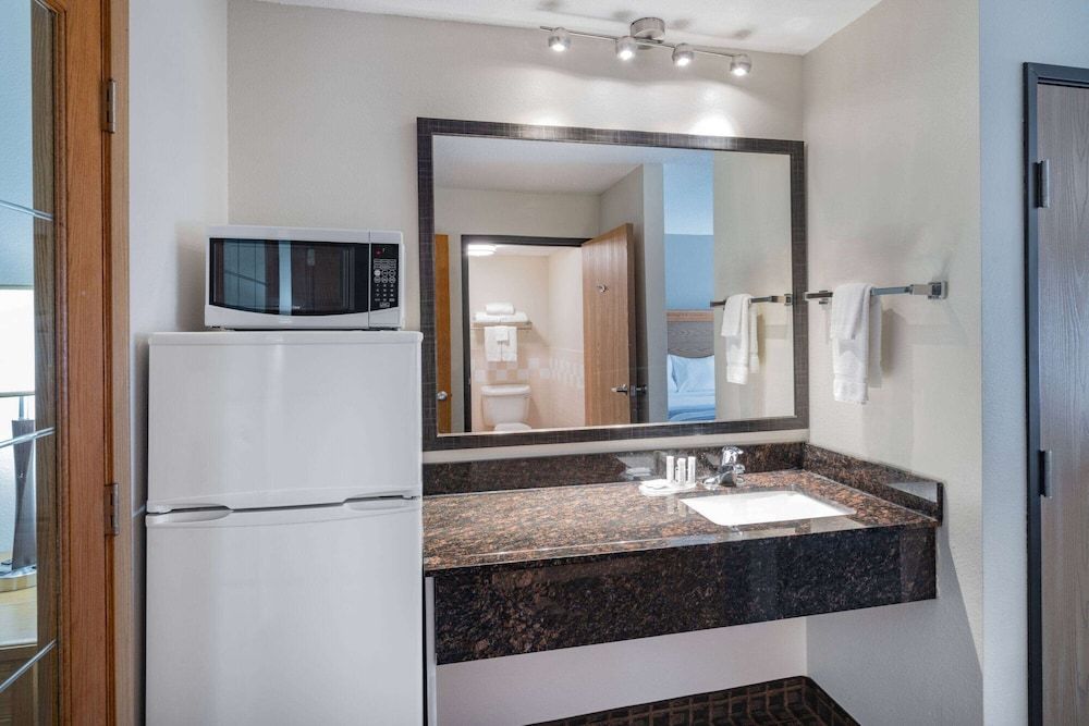 Deluxe Suite, 2 Queen Beds, Non Smoking