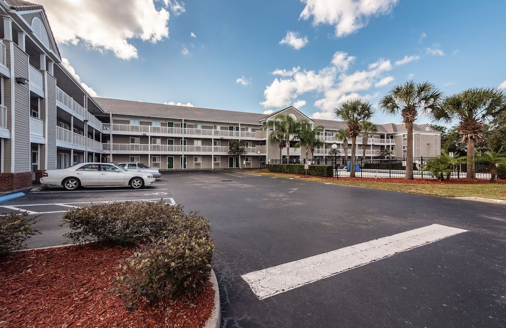 undefined HomeTowne Studios by Red Roof Orlando South 7