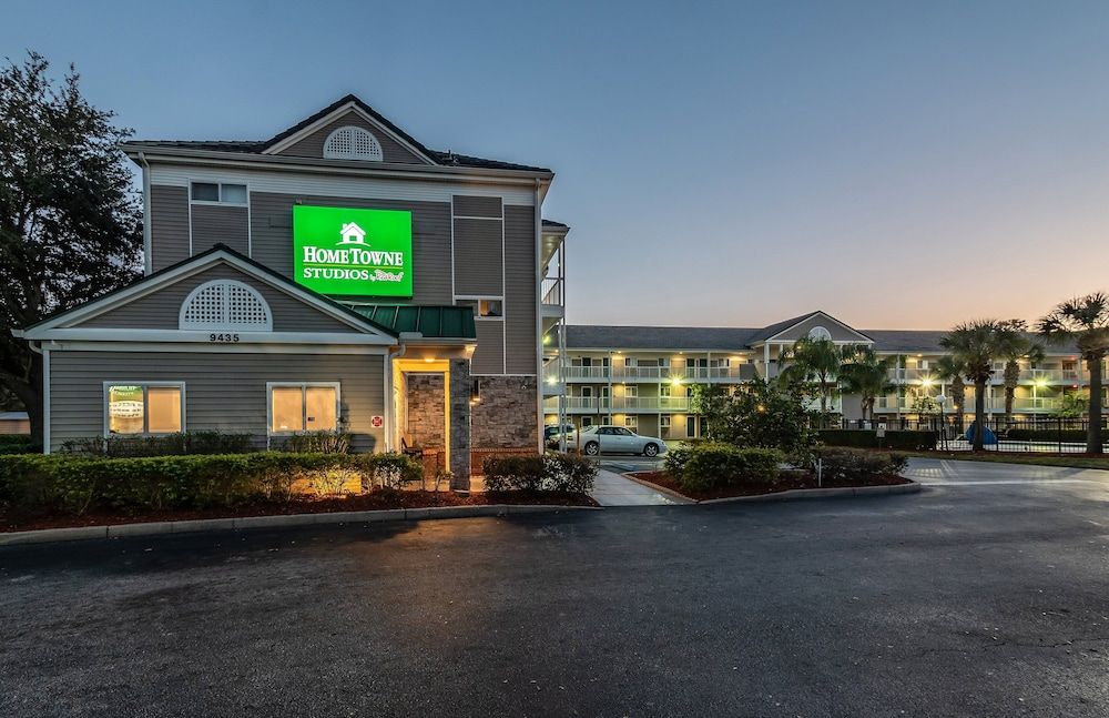 undefined HomeTowne Studios by Red Roof Orlando South 8