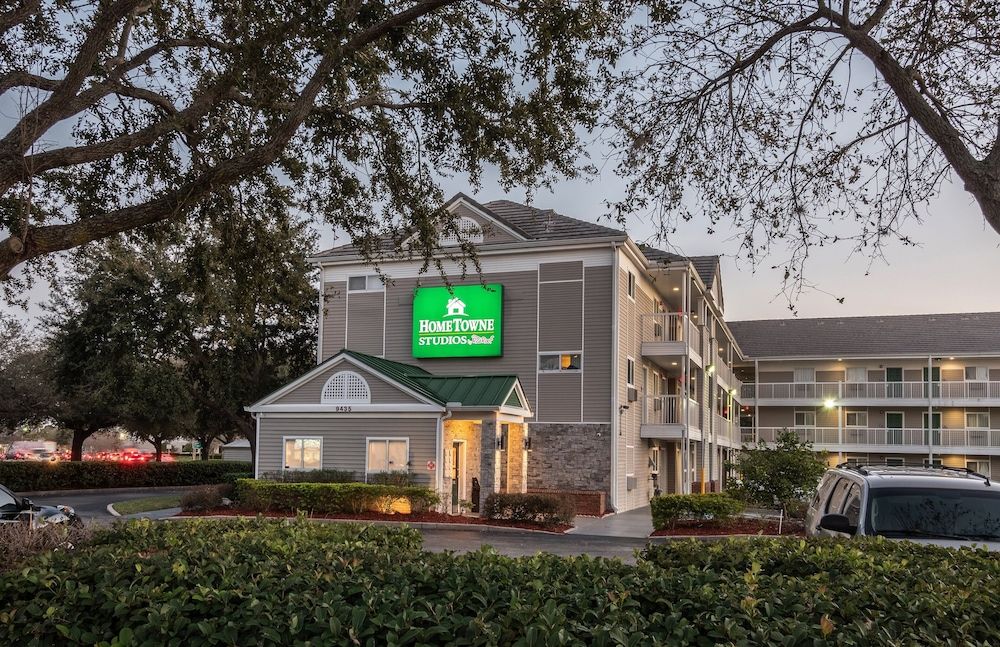 undefined HomeTowne Studios by Red Roof Orlando South 5