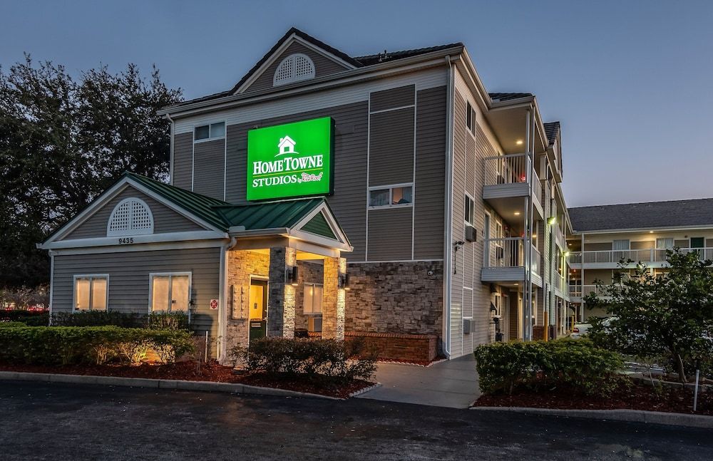 undefined HomeTowne Studios by Red Roof Orlando South 9